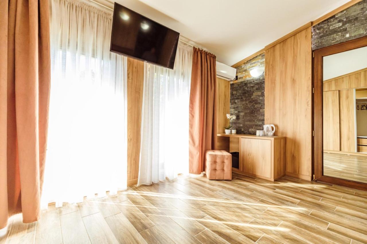 Hotel L'Invidia Novaci-Străini Exteriér fotografie