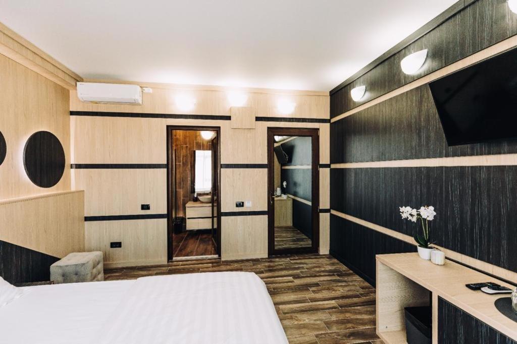 Hotel L'Invidia Novaci-Străini Exteriér fotografie