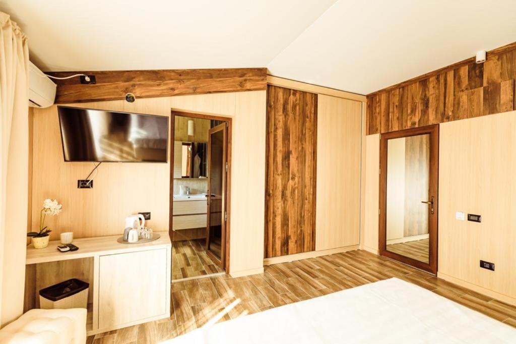 Hotel L'Invidia Novaci-Străini Exteriér fotografie