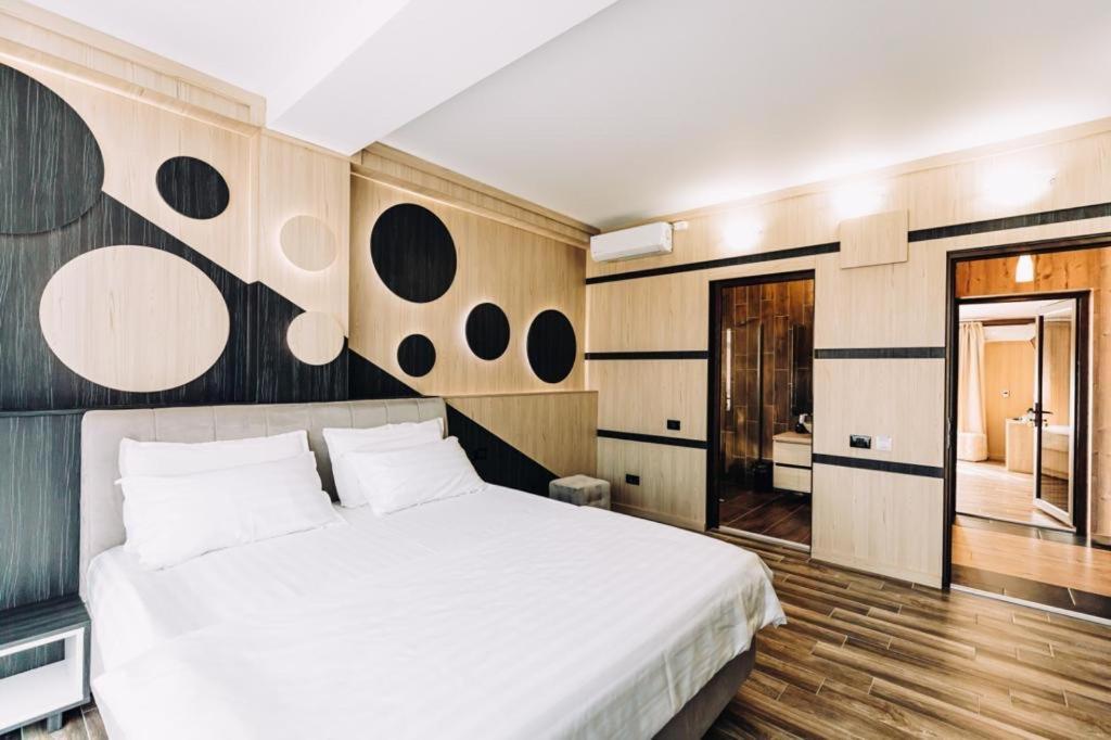 Hotel L'Invidia Novaci-Străini Exteriér fotografie