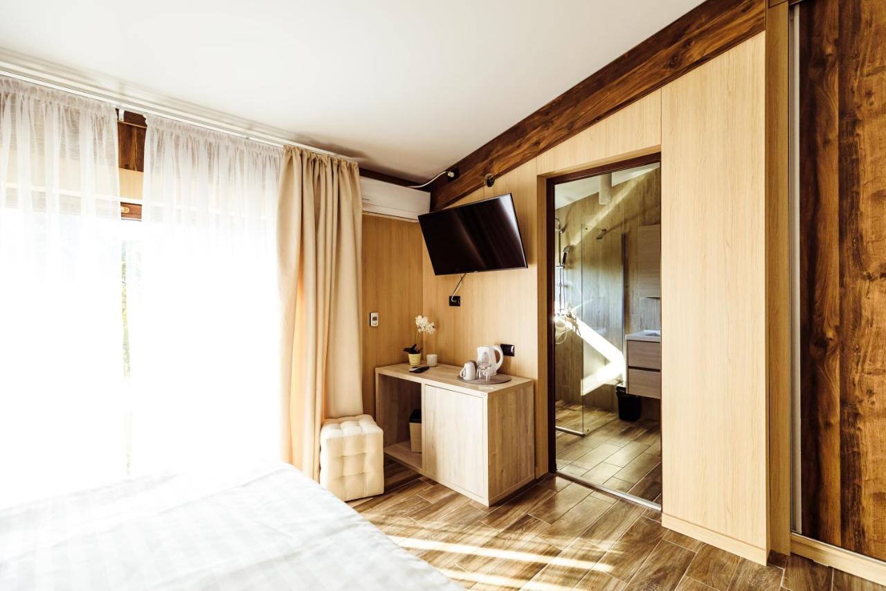 Hotel L'Invidia Novaci-Străini Exteriér fotografie