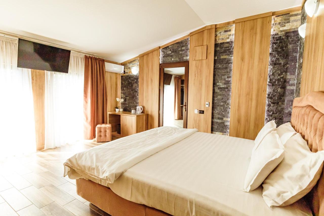 Hotel L'Invidia Novaci-Străini Exteriér fotografie