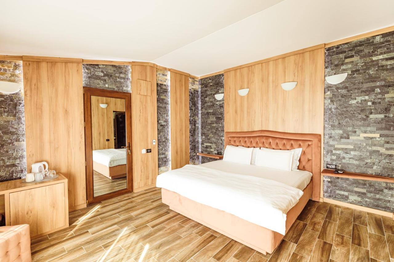 Hotel L'Invidia Novaci-Străini Exteriér fotografie