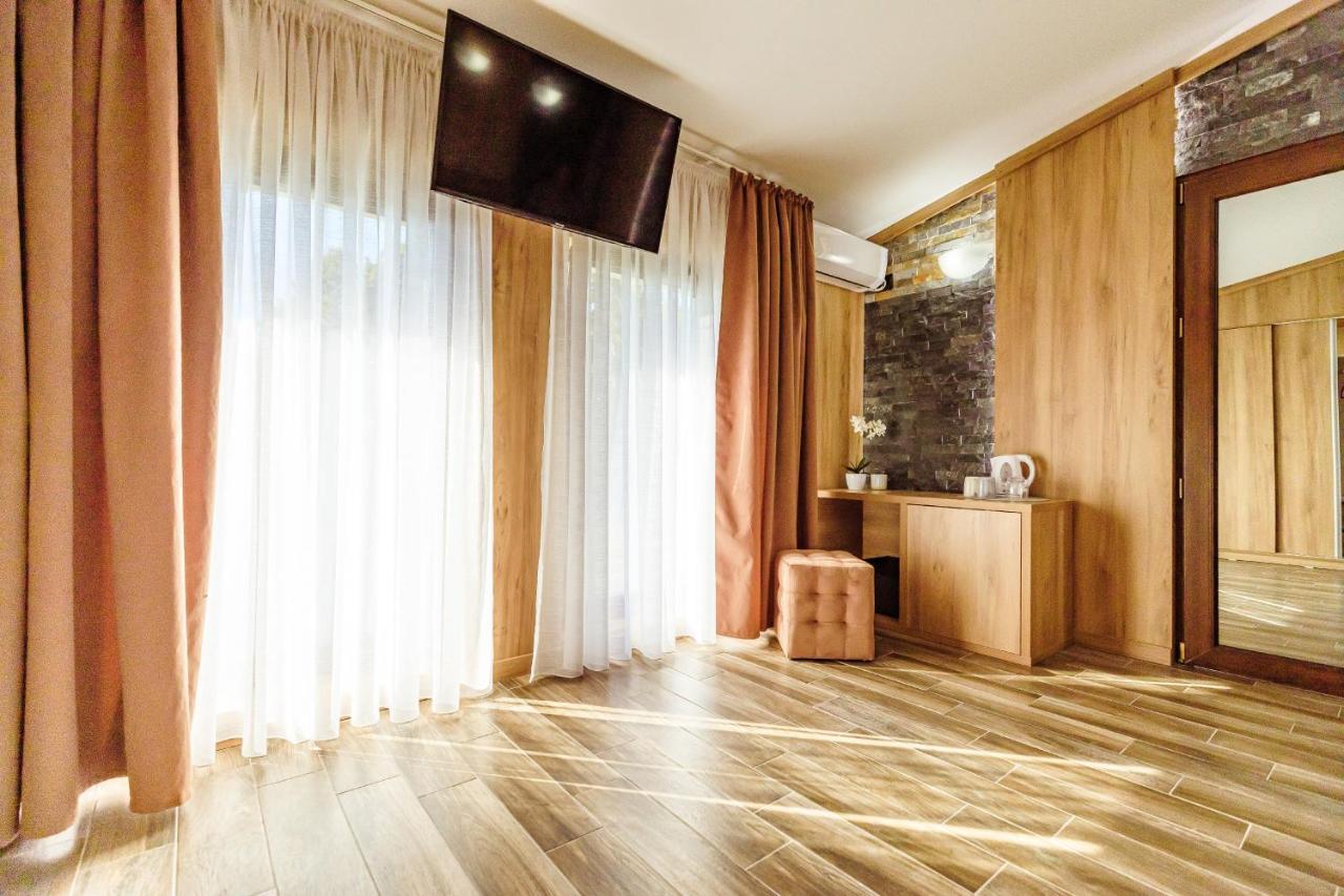Hotel L'Invidia Novaci-Străini Exteriér fotografie