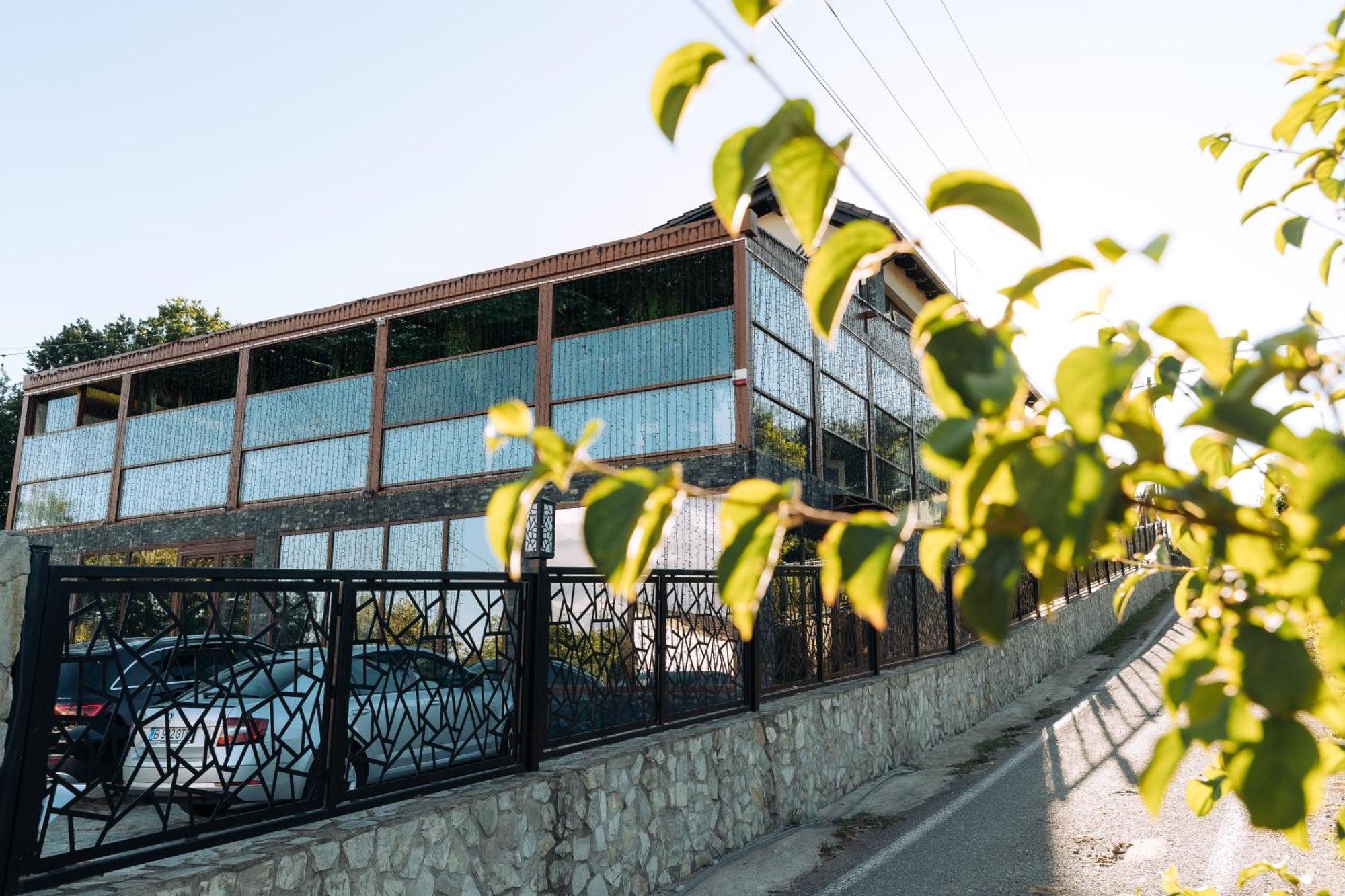 Hotel L'Invidia Novaci-Străini Exteriér fotografie